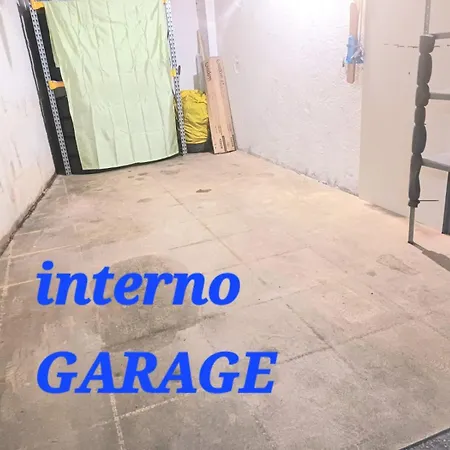 Trilocale Arco D'augusto Con Box * 아오스타